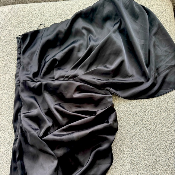 Black one shoulder night dress. Great condition! S but definitely fits a medium - Picture 1 of 3